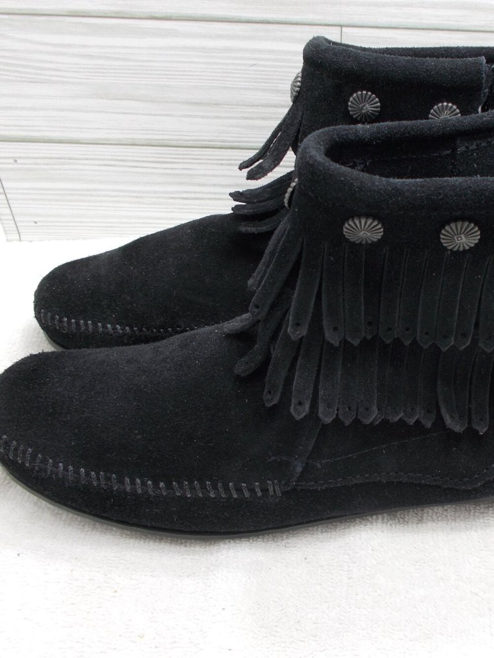 Minnetonka Women’s Double Fringe Suede Ankle Boots Black Concho Moccasins 9.5